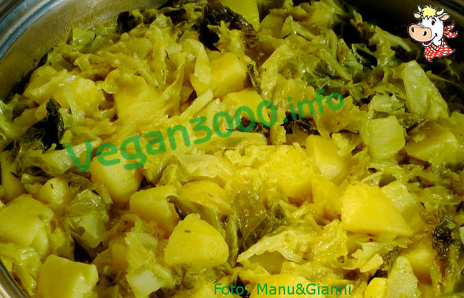 Foto numero 1 della ricetta Potatoes and cabbage curry