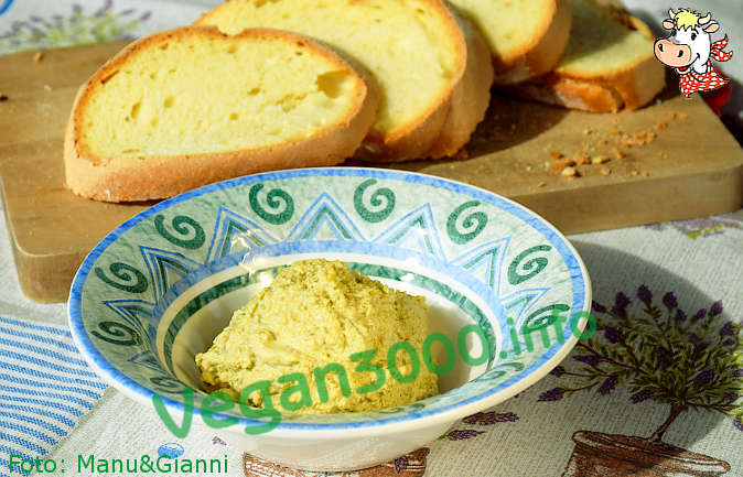 Foto numero 1 della ricetta Green olive pâté with almond cream
