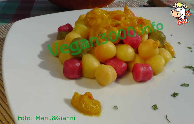Foto numero 1 della ricetta Gnocchi tricolore in salsa di zucca al curry
