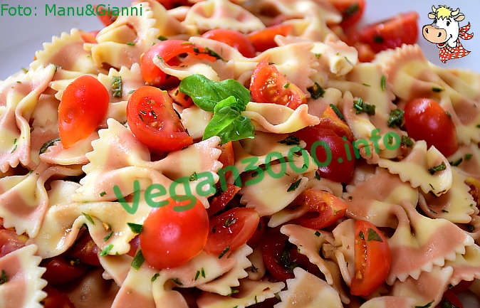 Foto numero 2 della ricetta Herb pasta salad with cherry tomatoes