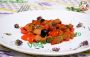 Seitan saltato in padella con pomodorini e olive